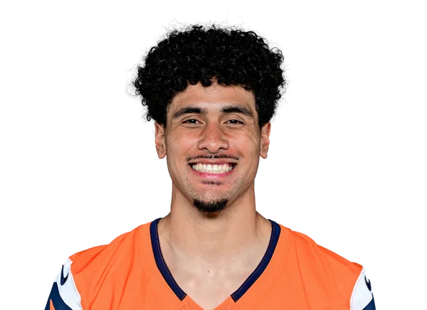 Devaughn Vele headshot